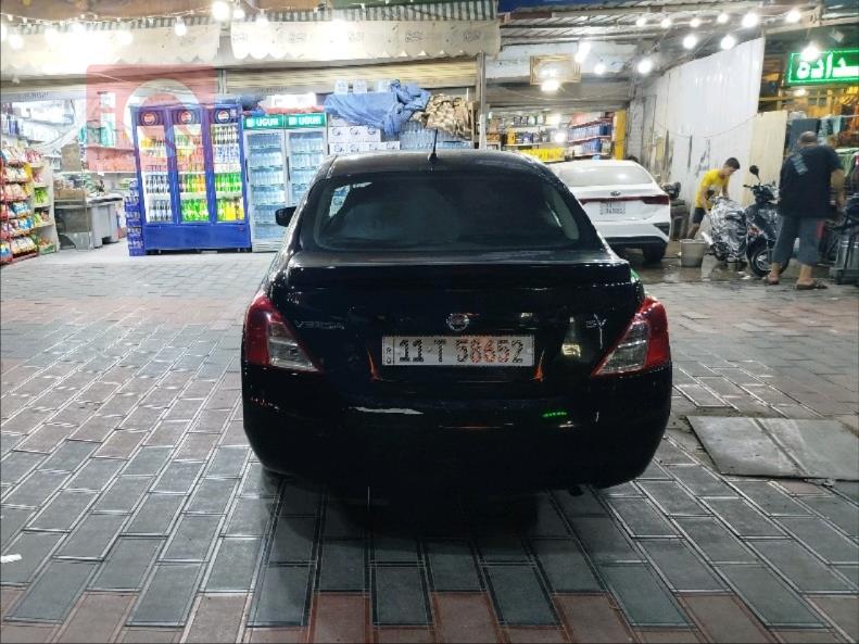 نيسان فيرسا